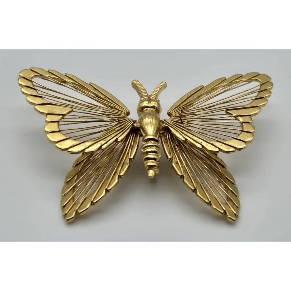 Vintage Monet‎ Butterfly Brooch Gold Tone Filigree Signed Costume Jewelry 2"